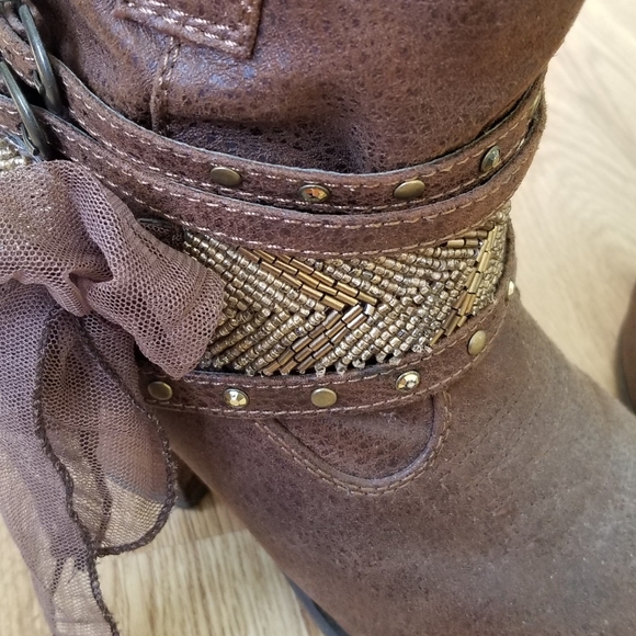 Boots - Picture 2 of 9